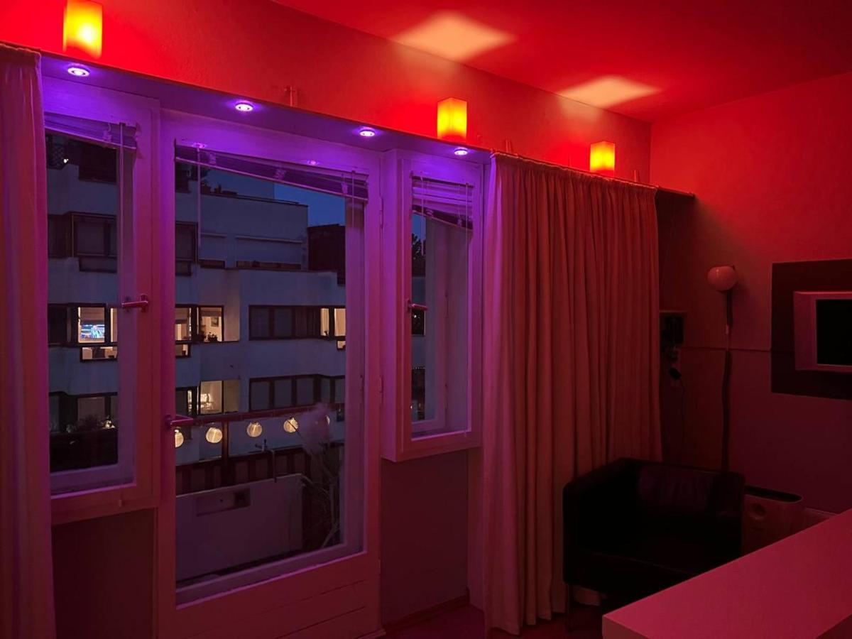 Cozy Modern Apartment With Small Balcony In The Heart Of Βερολίνο Εξωτερικό φωτογραφία