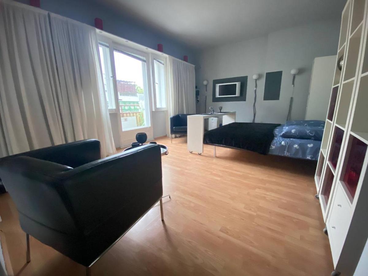 Cozy Modern Apartment With Small Balcony In The Heart Of Βερολίνο Εξωτερικό φωτογραφία